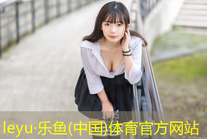 站立哑铃练胸肌的三个动作